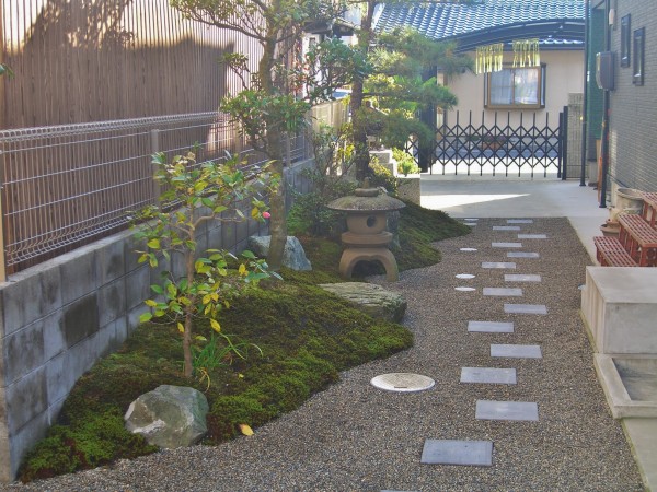 レンガ道が特徴の植物あふれるお庭　湯梨浜町　I様邸４