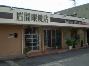 可愛らしいお花と植栽で立ち寄りたくなるお店２